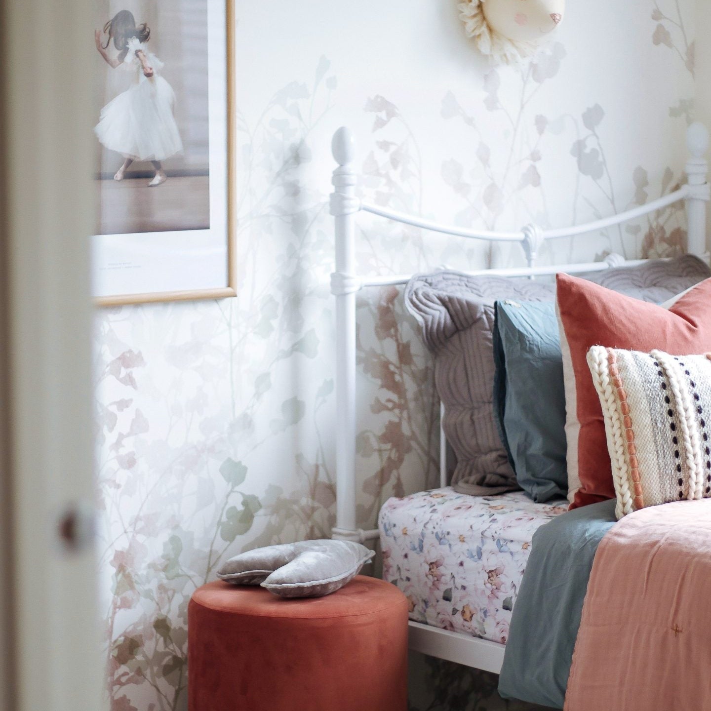 HARLOW'S ROOM